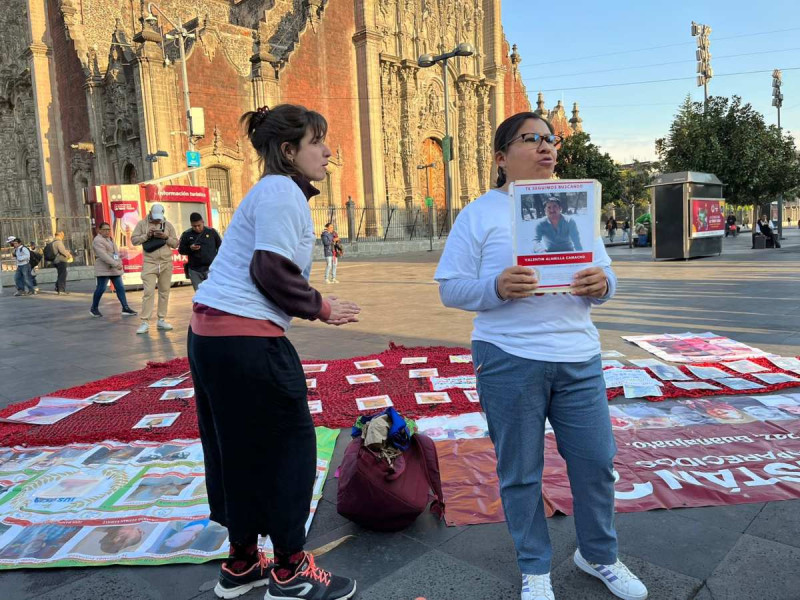 “Se los llevaron dos coyotes”, protestan en Palacio Nacional por migrantes desaparecidos