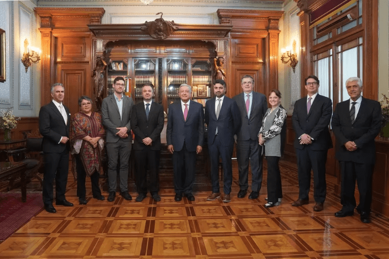 AMLO se reunió con directivos de Tesla en Palacio Nacional para analizar proyecto en Nuevo León