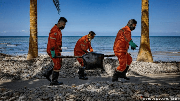 Al menos 31 muertos al incendiarse ferry en Filipinas