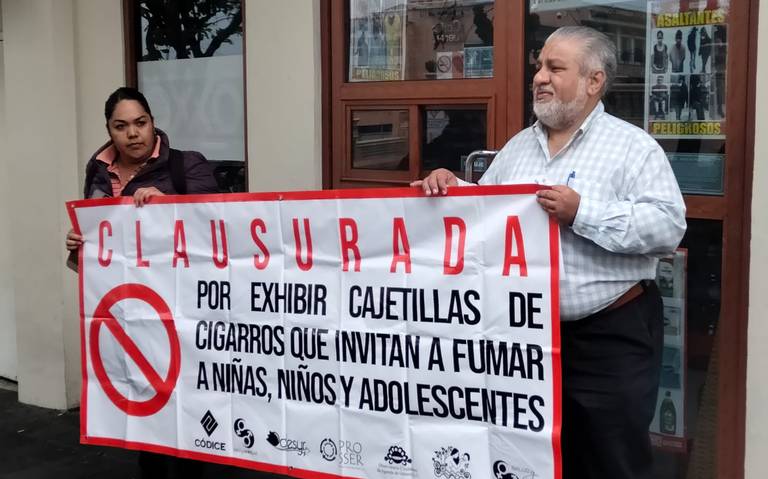 Clausuran tienda de conveniencia simbólicamente por no respetar ley para control de tabaco