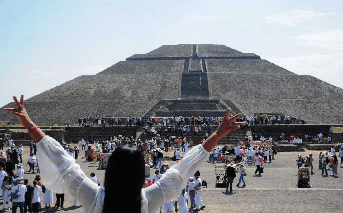 INAH prohíbe subir a las pirámides de Teotihuacán para recibir la primavera