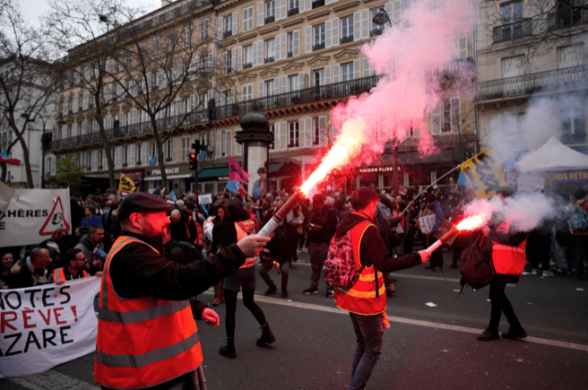 Más de 450 detenidos en Francia tras masiva protesta