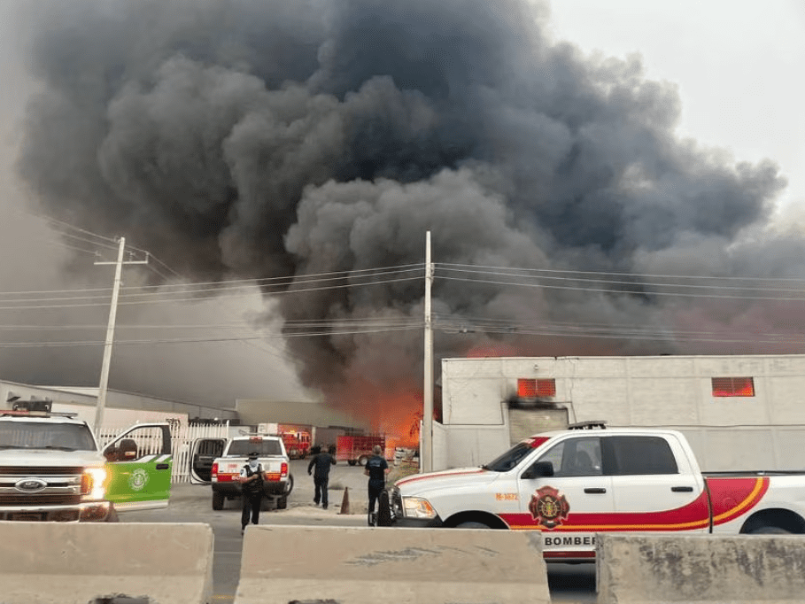 México sin medicinas y luego… Incendio ‘arrasa’ almacén del IMSS en Coahuila