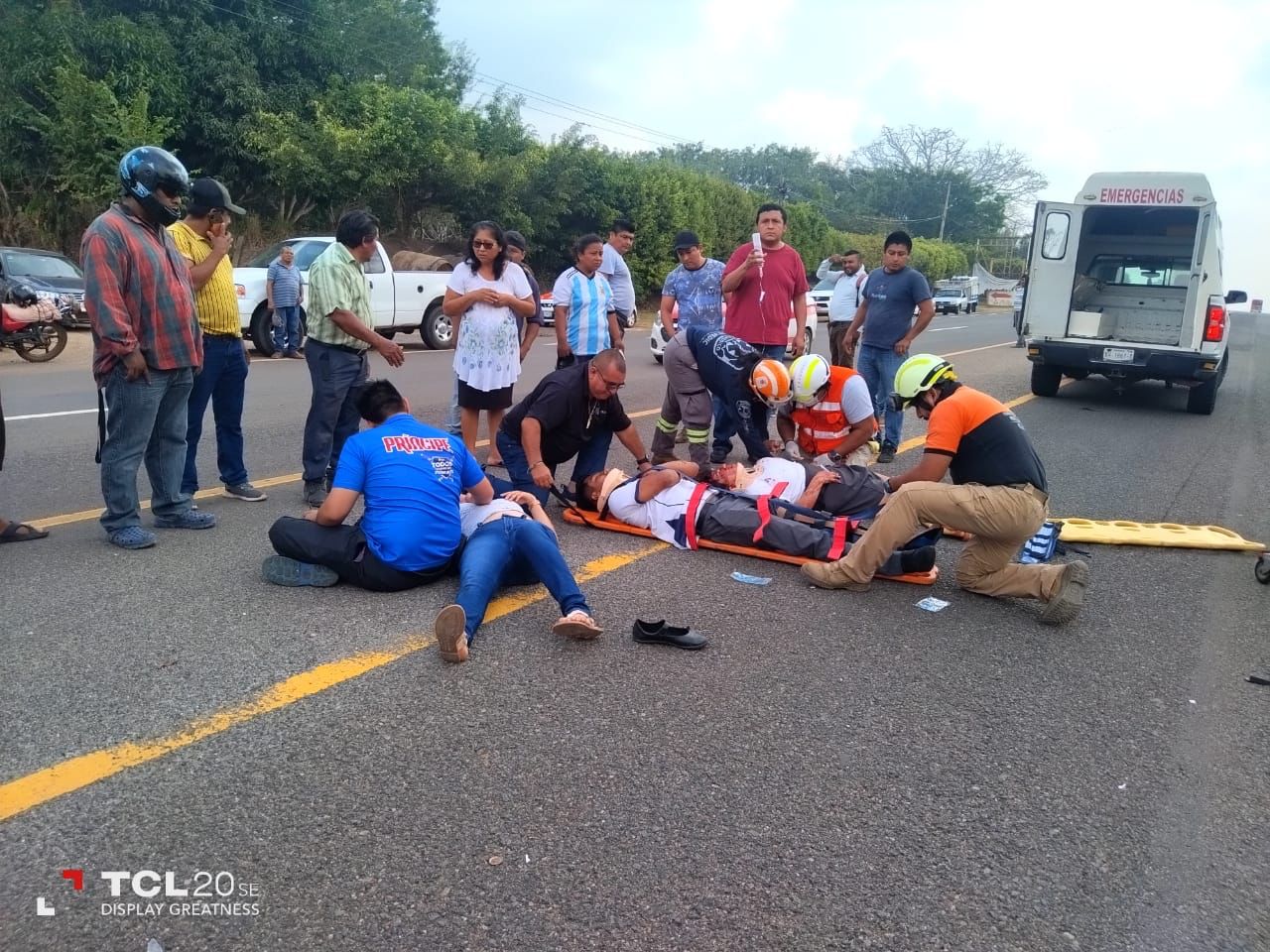 Estudiantes del Cbtis #48 sufren fuerte accidente automovilístico cerca de Francisco I. Madero.