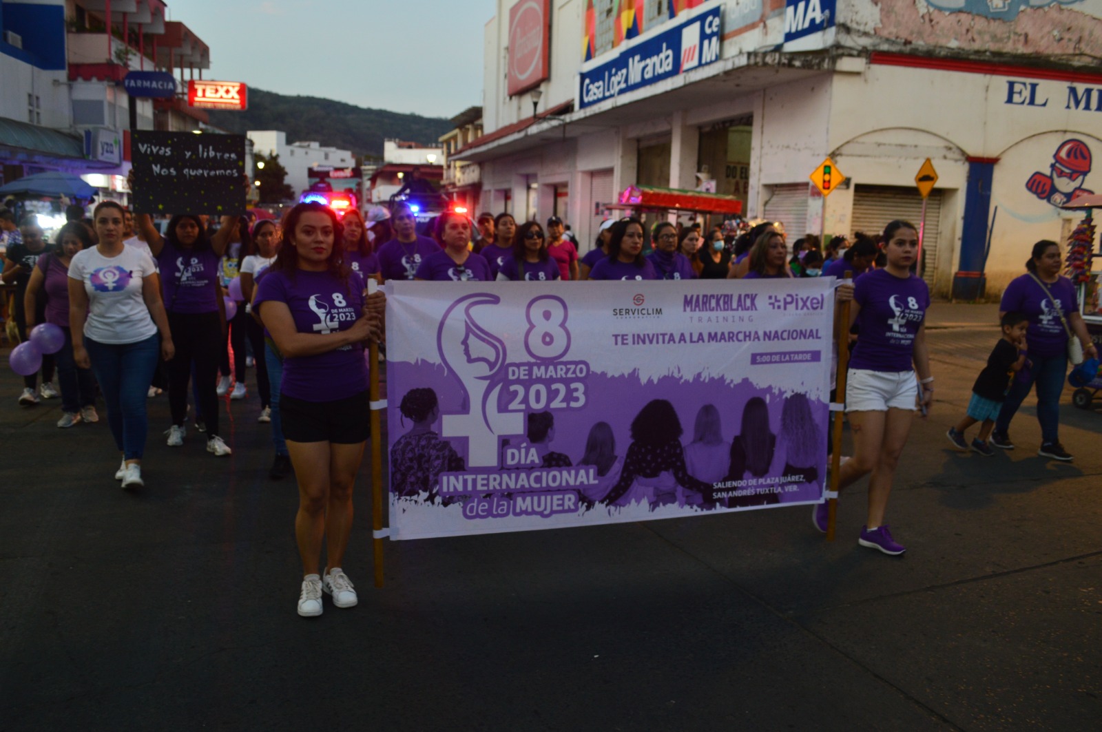 Con consignas, marchan feministas en San Andrés Tuxtla por día internacional de la mujer