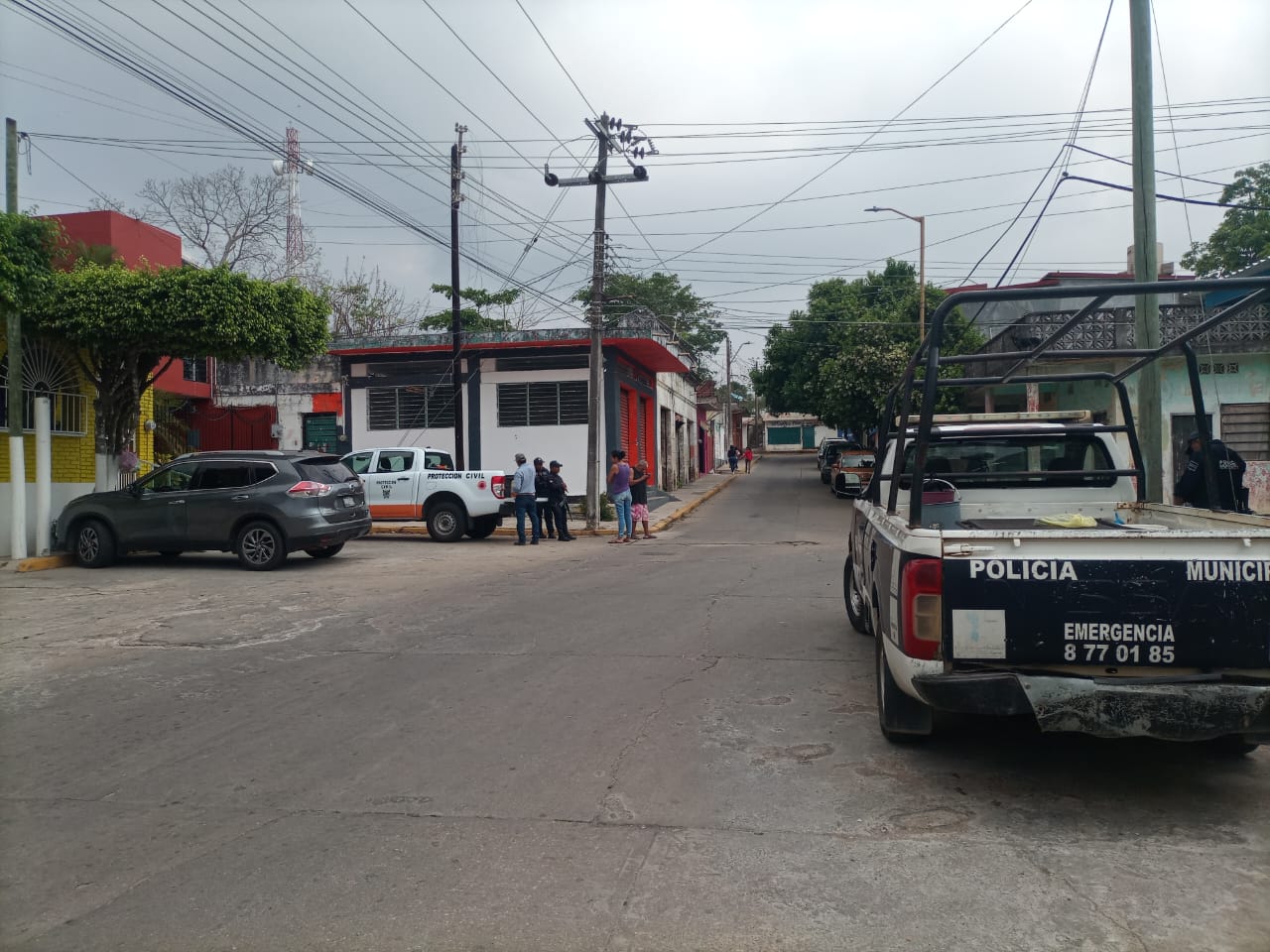 Movilización  policíaca por  fétidos  olores  y bolsas negras  en  interior de un local.