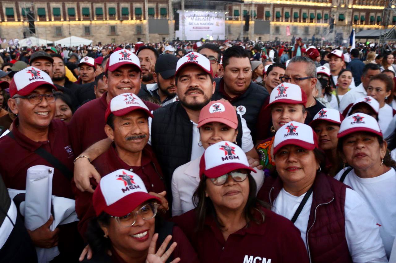 Zenyazen y miles de MCM respaldaron a AMLO en la celebración de la soberanía energética