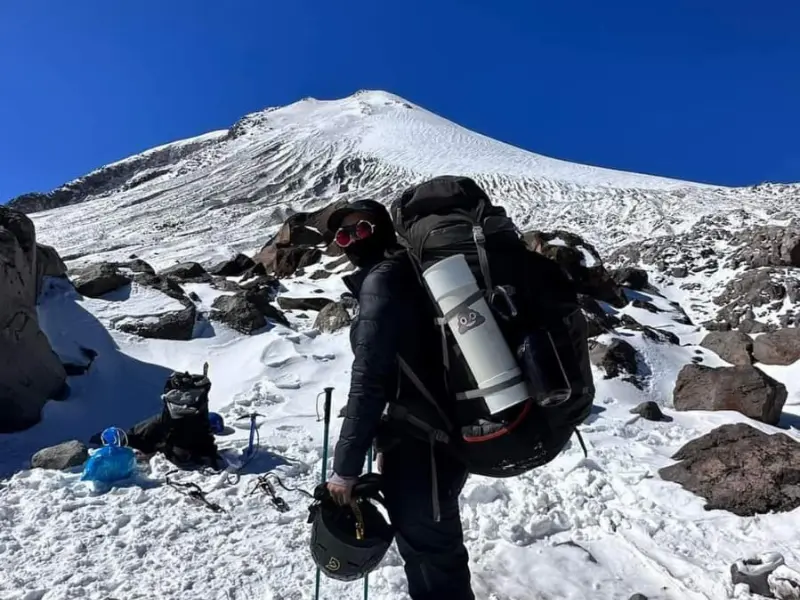 Perla, joven de Coahuila que vivirá 32 días al pie del Pico de Orizaba