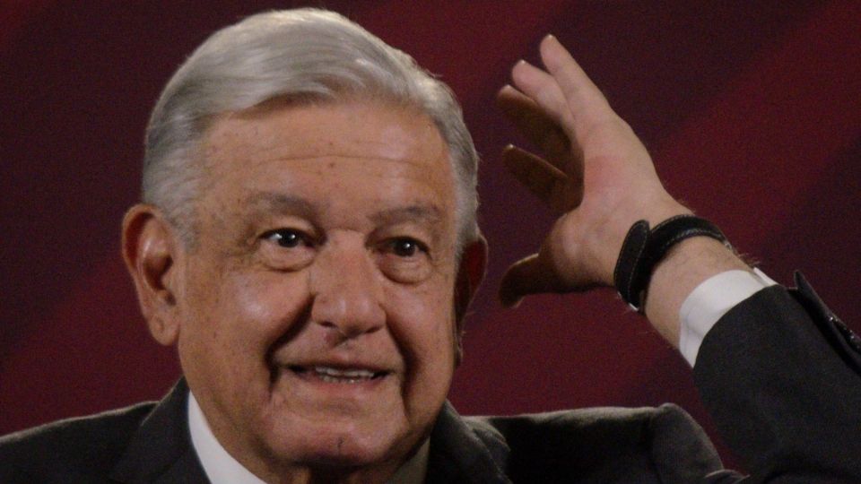 AMLO se lanza contra la UNAM por rechazo al “Plan B”: “Son lo mismo, mafias de la academia”