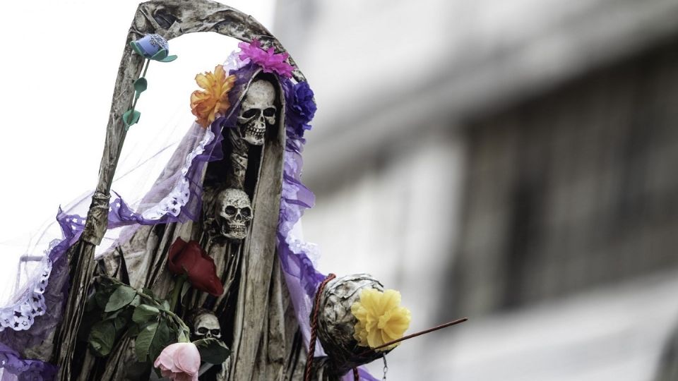 Hallan una fosa clandestina en Zumpango: estaba bajo un altar de la Santa Muerte