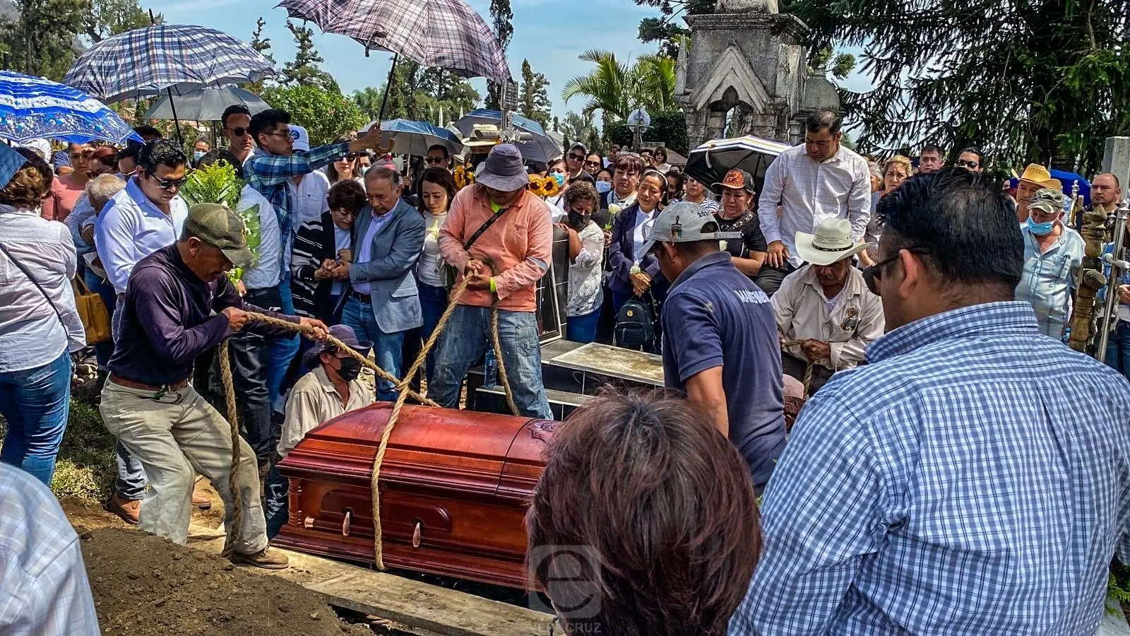 Sepultan a Verónica Fernández, maestra asesinada en Orizaba