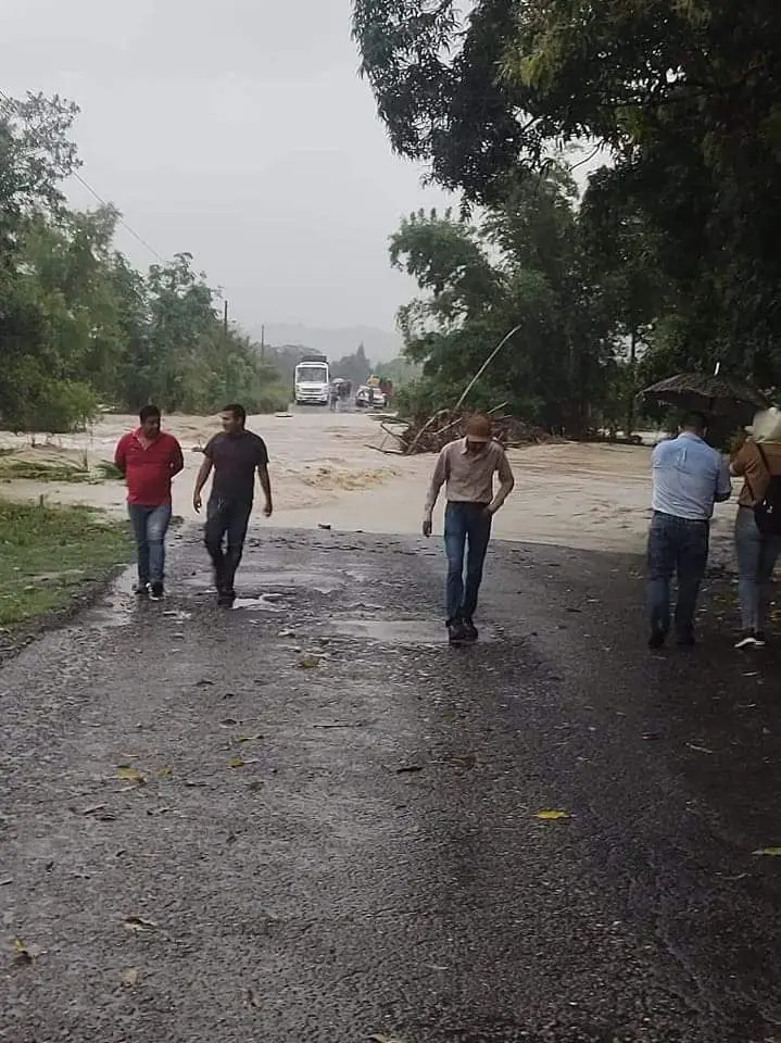 Lluvias dejan anegamientos en 17 casas de Misantla y Martínez de la Torre