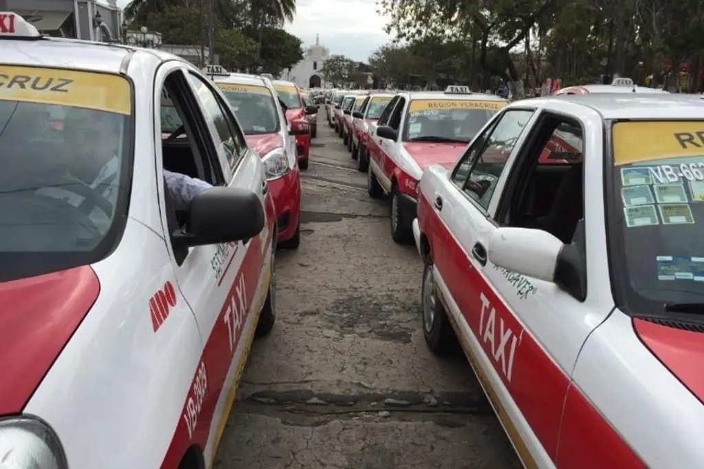 Van 8 detenidos por dar servicio de taxi sin concesión en Veracruz