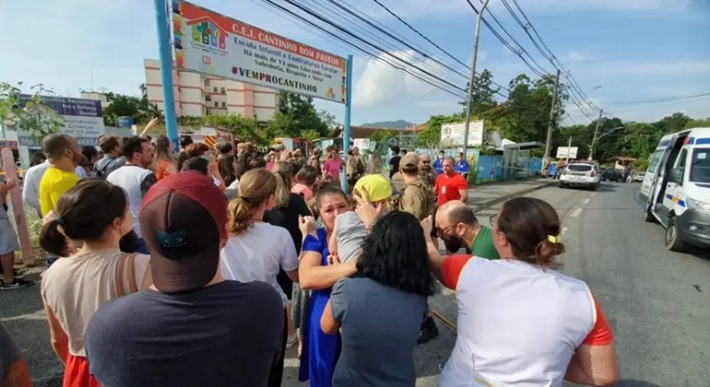 Hombre entra a guardería y m4ta a 4 niños con un hacha