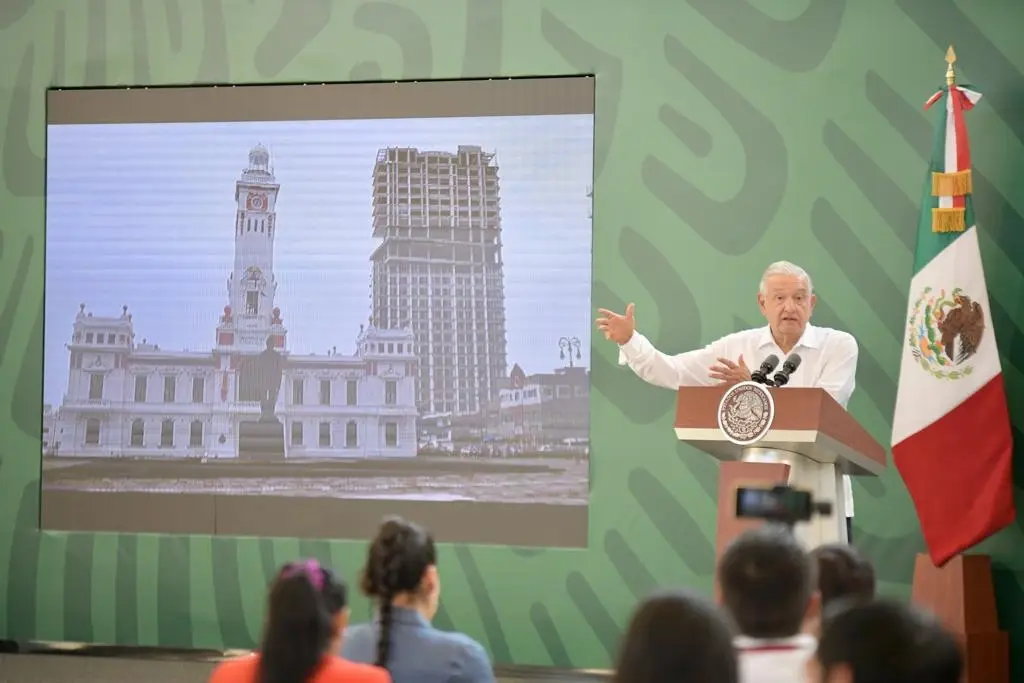 Juez que avaló Torre Centro debe ser denunciado ante Fiscalía, Poder Judicial no hace nada: AMLO