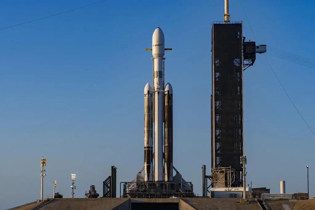 SpaceX enviará dos satélites de internet con su poderoso cohete Falcon Heavy