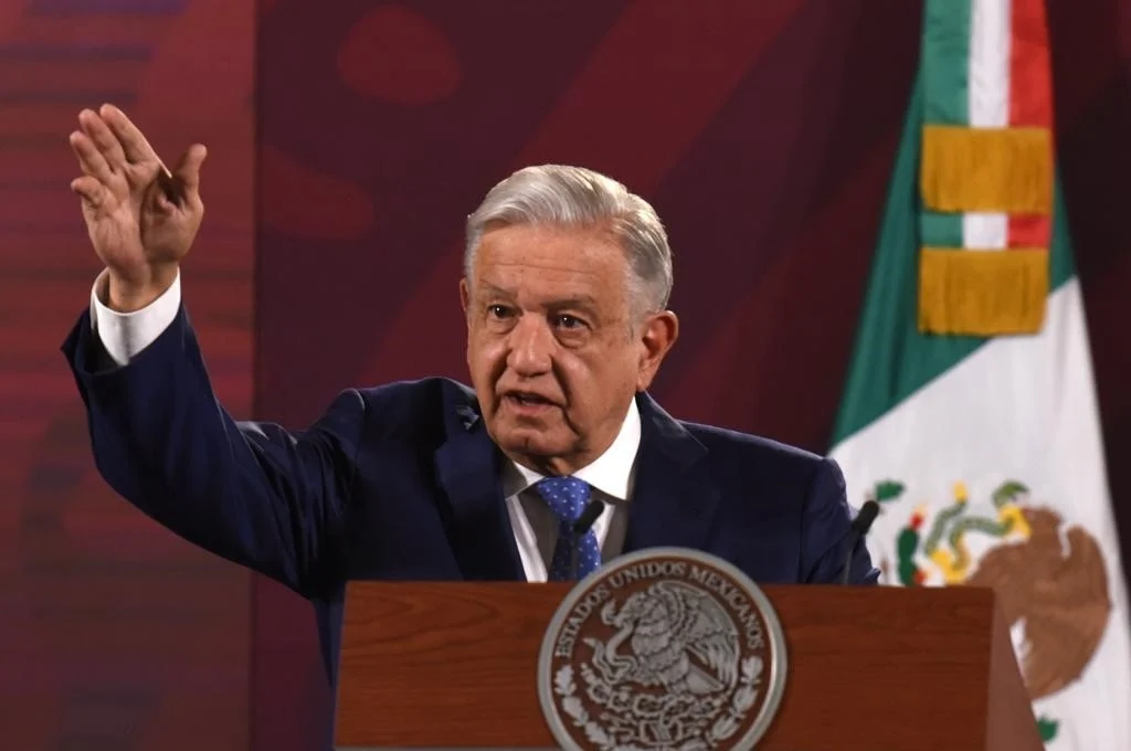 “Acampen ahí para que vean lo que se siente”: AMLO a senadores que mantienen tomado el pleno