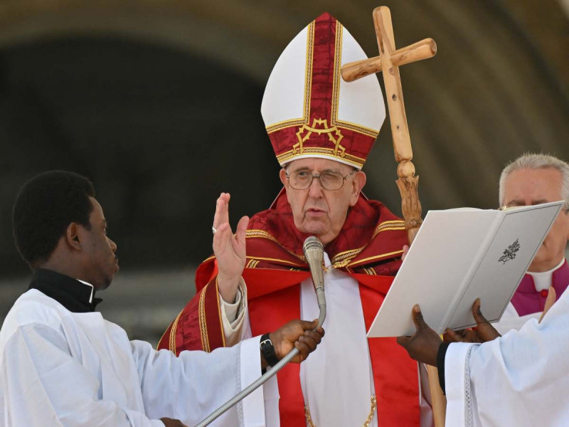 El papa agradece las oraciones por su salud