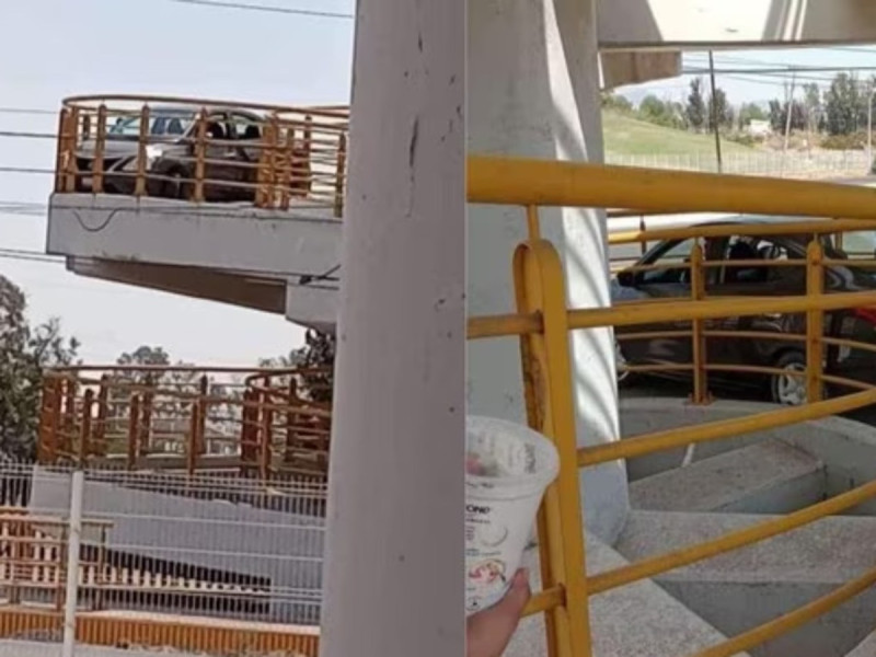 ¡Todo por…! Auto se queda atorado al intentar cruzar por puente peatonal