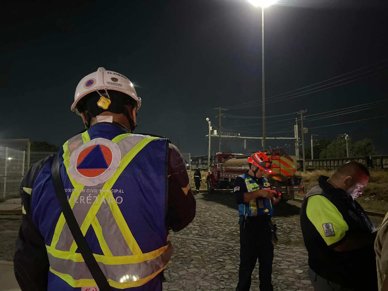 Por incendio de químico, repliegan a 25 familias en Querétaro