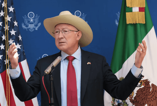 Informa Ken Salazar ser positivo a Covid