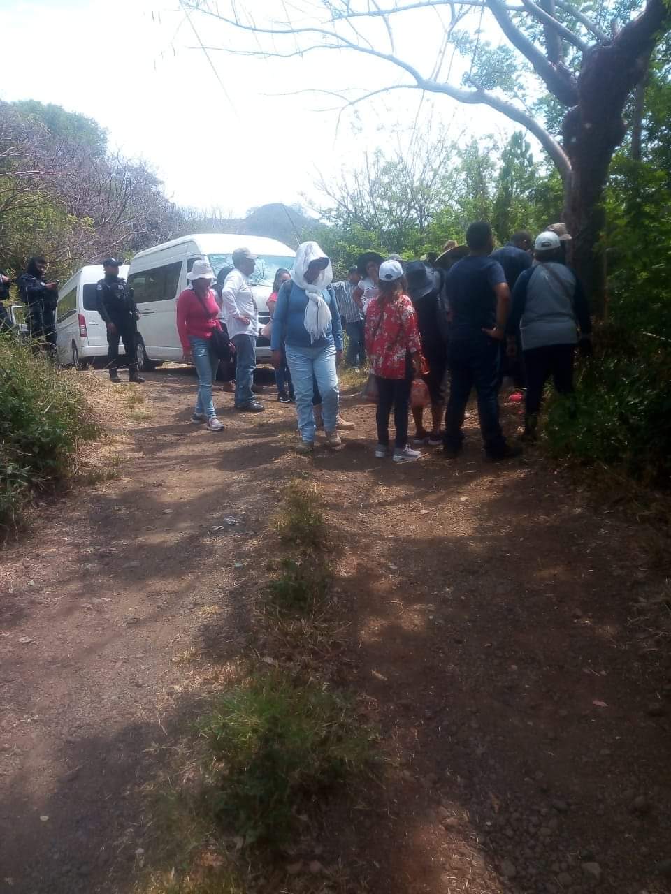 Rastrean fosas clandestinas en ranchos de San Andrés Tuxtla