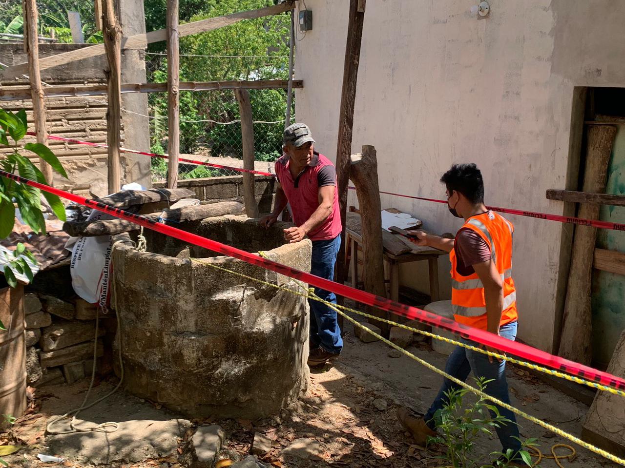 Rigoberto sacaba agua del pozo para bañarse, cuando resbaló y murió al interior de este.