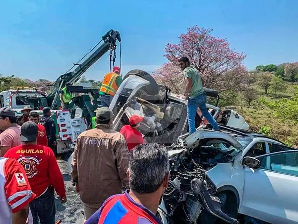 Tráiler inició carambola en carretera Cardel-Poza Rica; hay siete lesionados