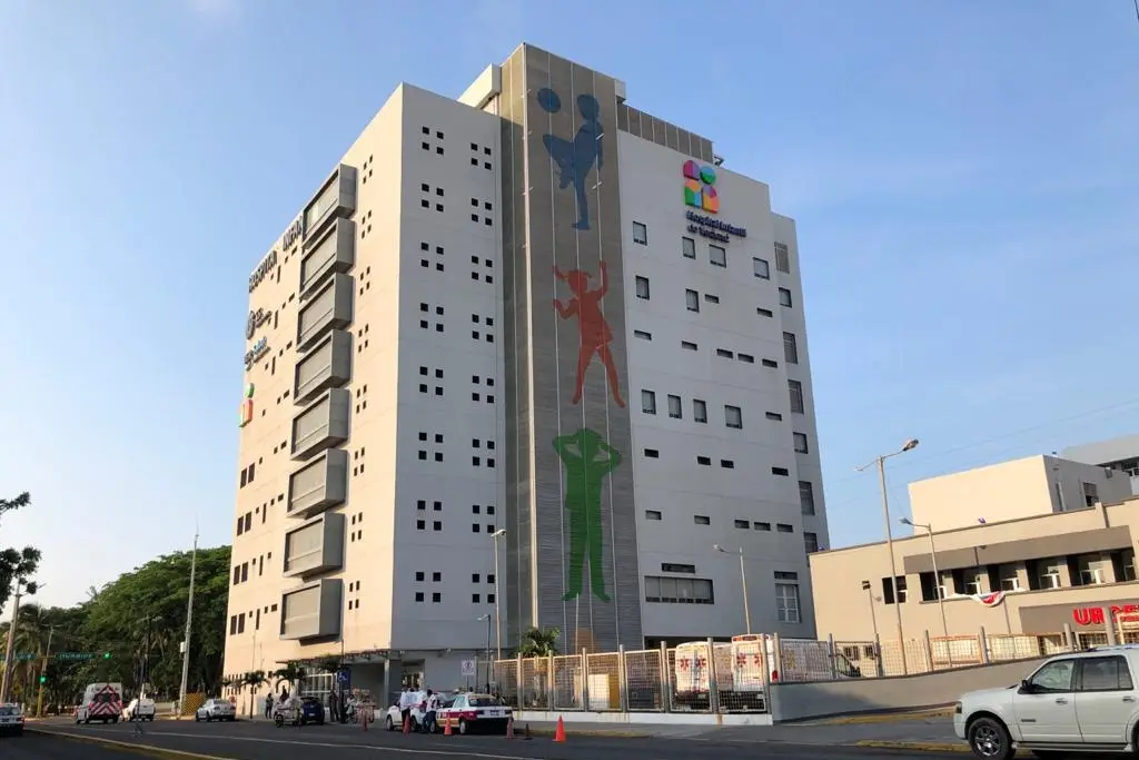 Colapsa elevador de Hospital infantil en Veracruz; reportan 4 lesionados