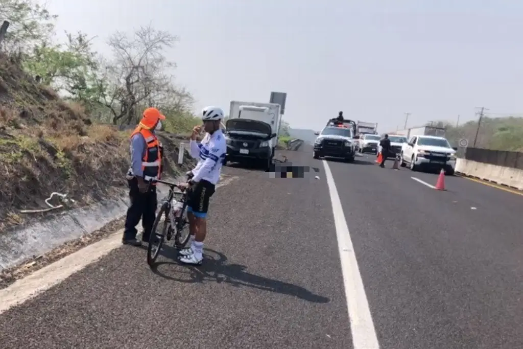 Arrollan y matan a ciclista en carretera Veracruz-Cardel