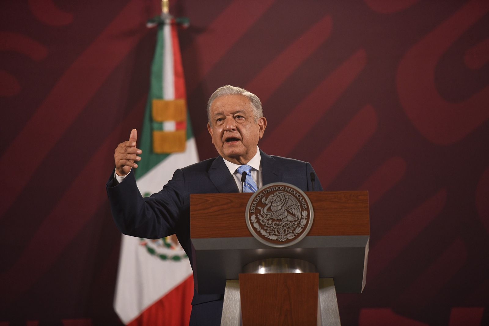 AMLO se defiende de reportajes sobre sus hijos: «no son corruptos, nada que ver con Loret de Mola»