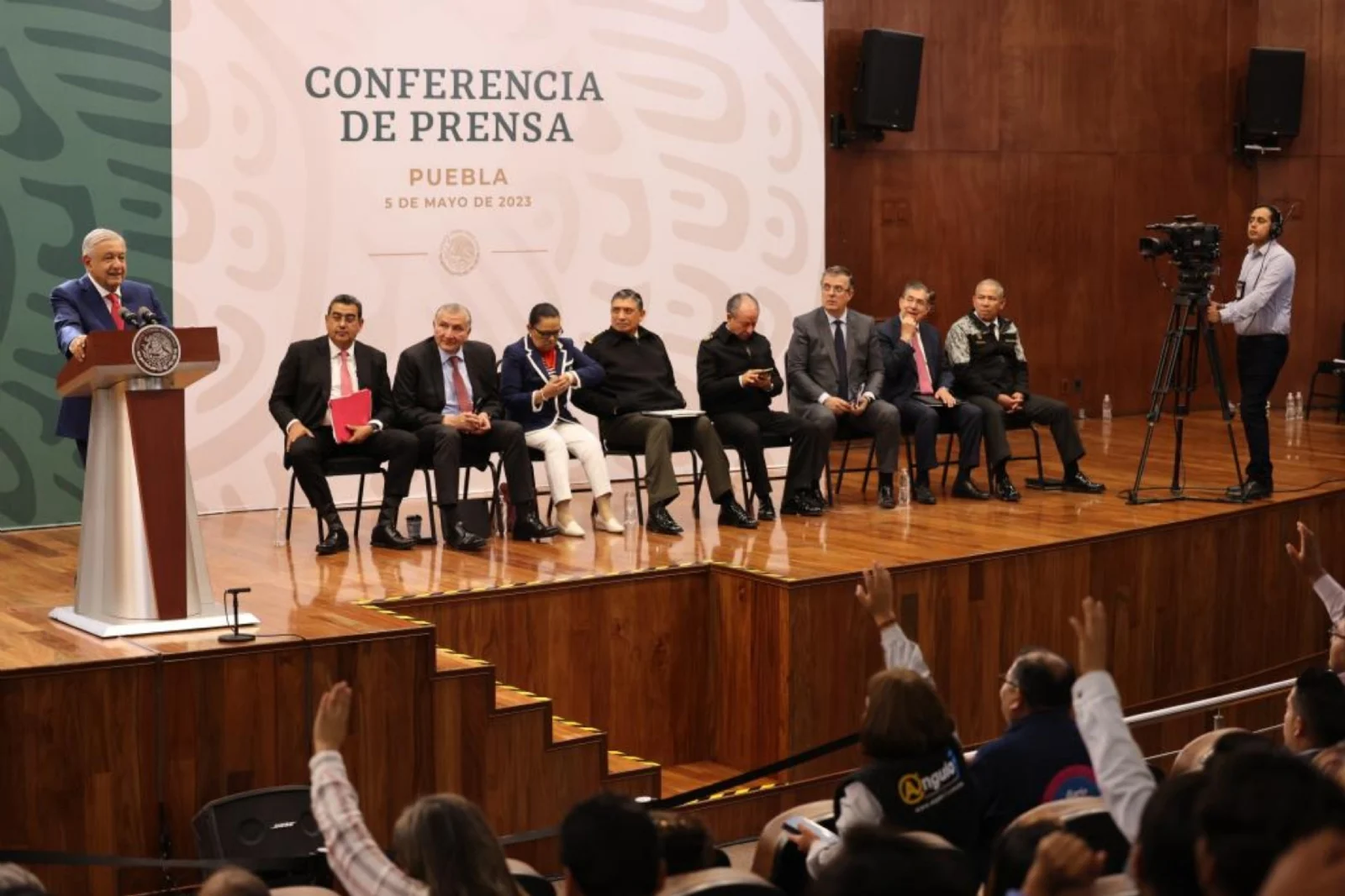 AMLO pide a migrantes no caer en promesas de “polleros” que engañan con el fin del título 42