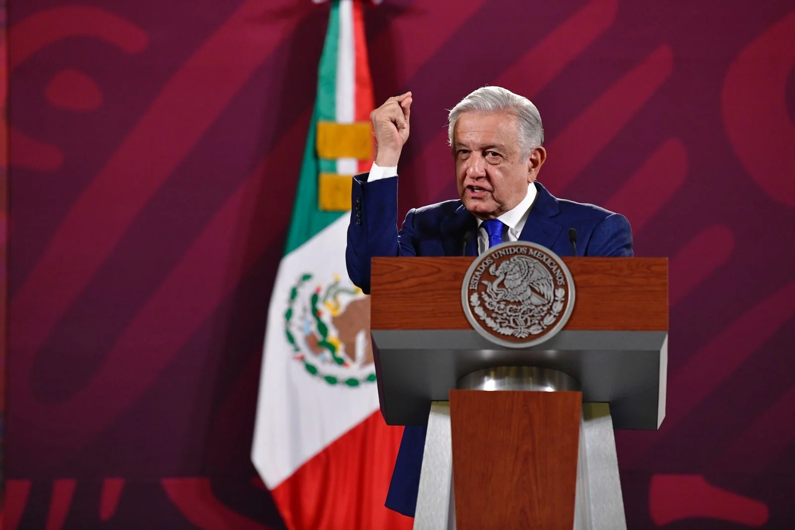 AMLO recomienda a opositores ir a un retiro y hacer «planas» con frases en favor del pueblo