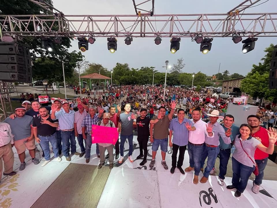 Grandioso Festival de Día de las Madres llevaron diputados yCaminemos A.C al Laurel