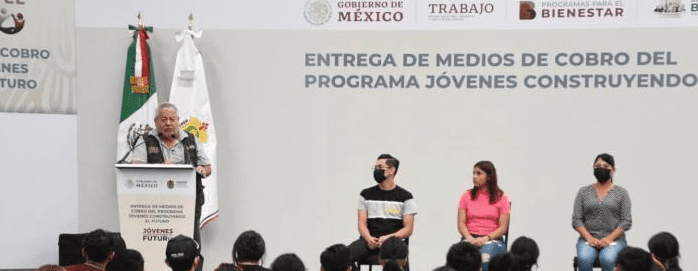 En Xalapa entregan medios de pago del programa Jóvenes Construyendo Futuro