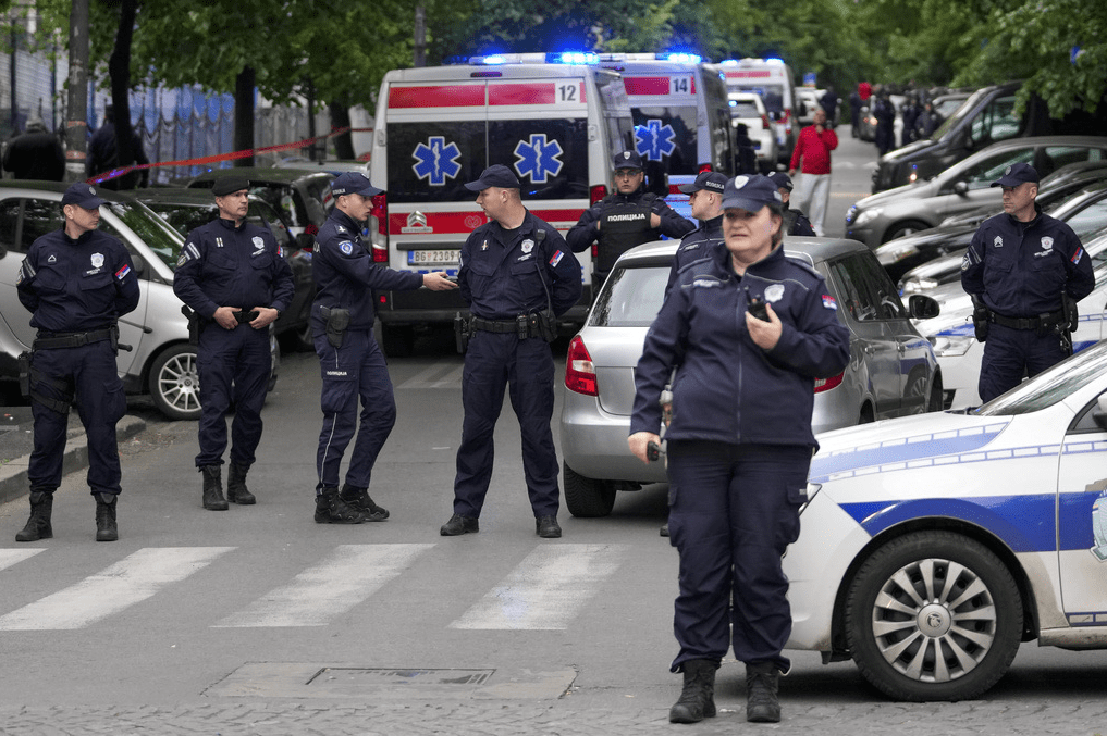 Tiroteo en Serbia. Adolescente mata a balazos a ocho niños y un guardia en escuela primaria