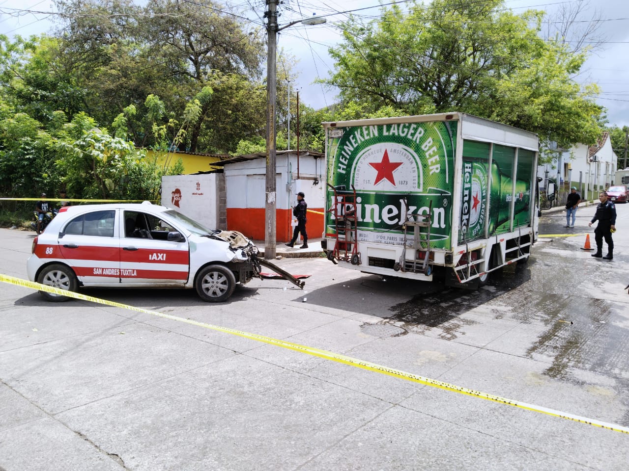 🚨Choque vehicular en Caleria deja daños materiales.