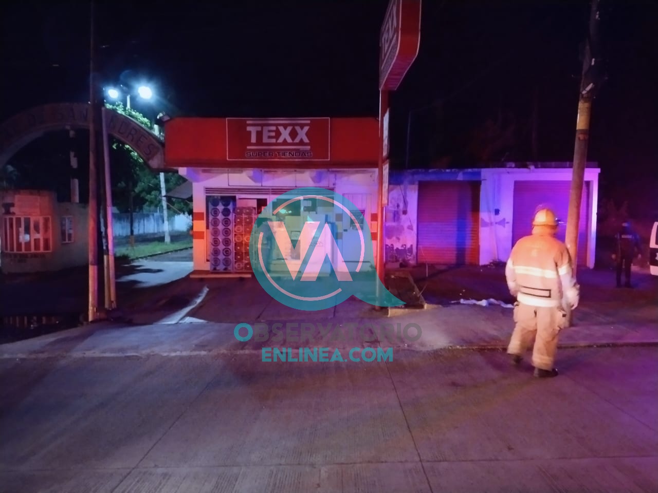 🚨 Corto circuito deja sin luz a tienda Texx.