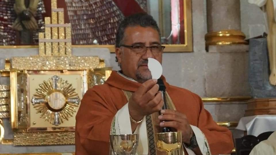 El violento ases¡nato a tiros de un sacerdote consterna a Michoacán