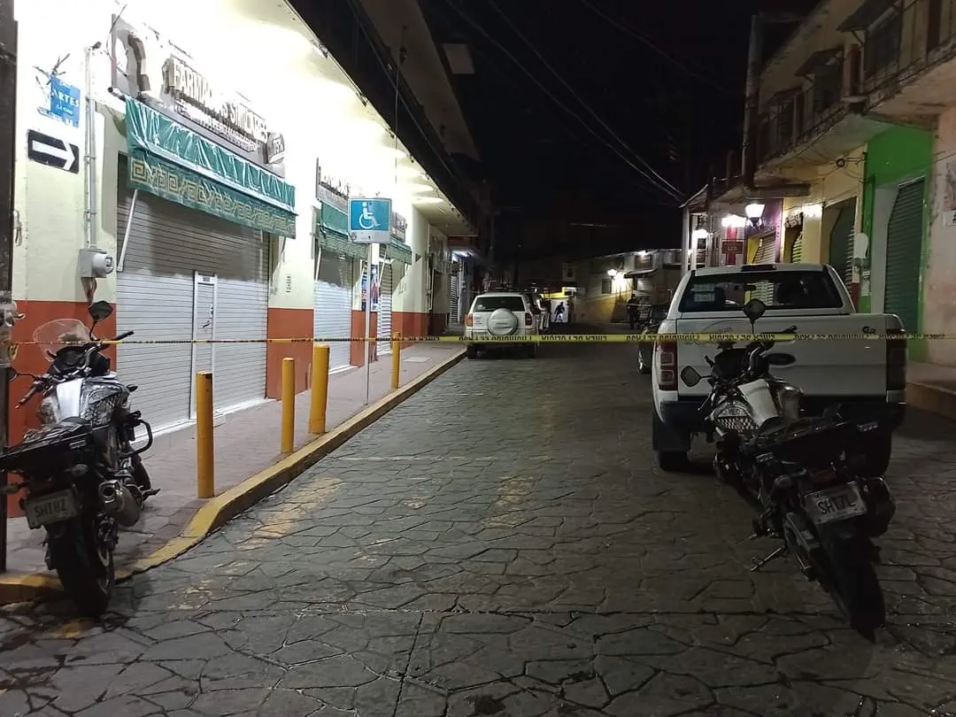 Asesinan a dos hombres y una mujer en bar de Papantla