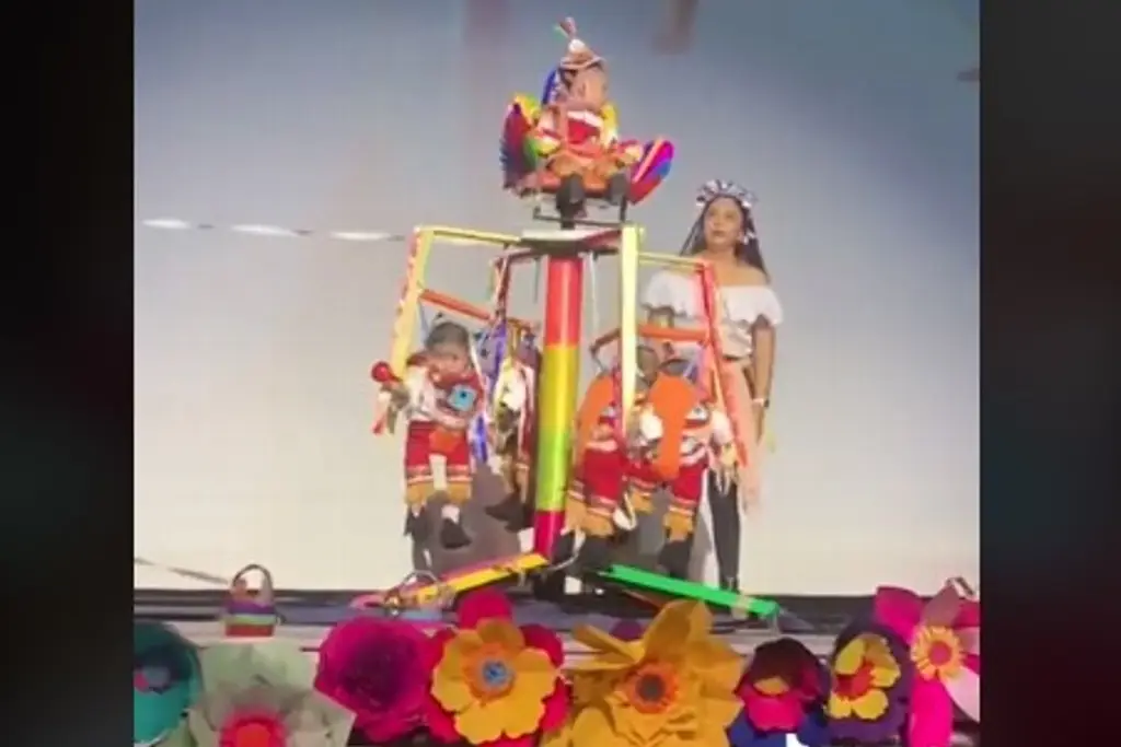 Enternecen las redes los bebés voladores de Papantla