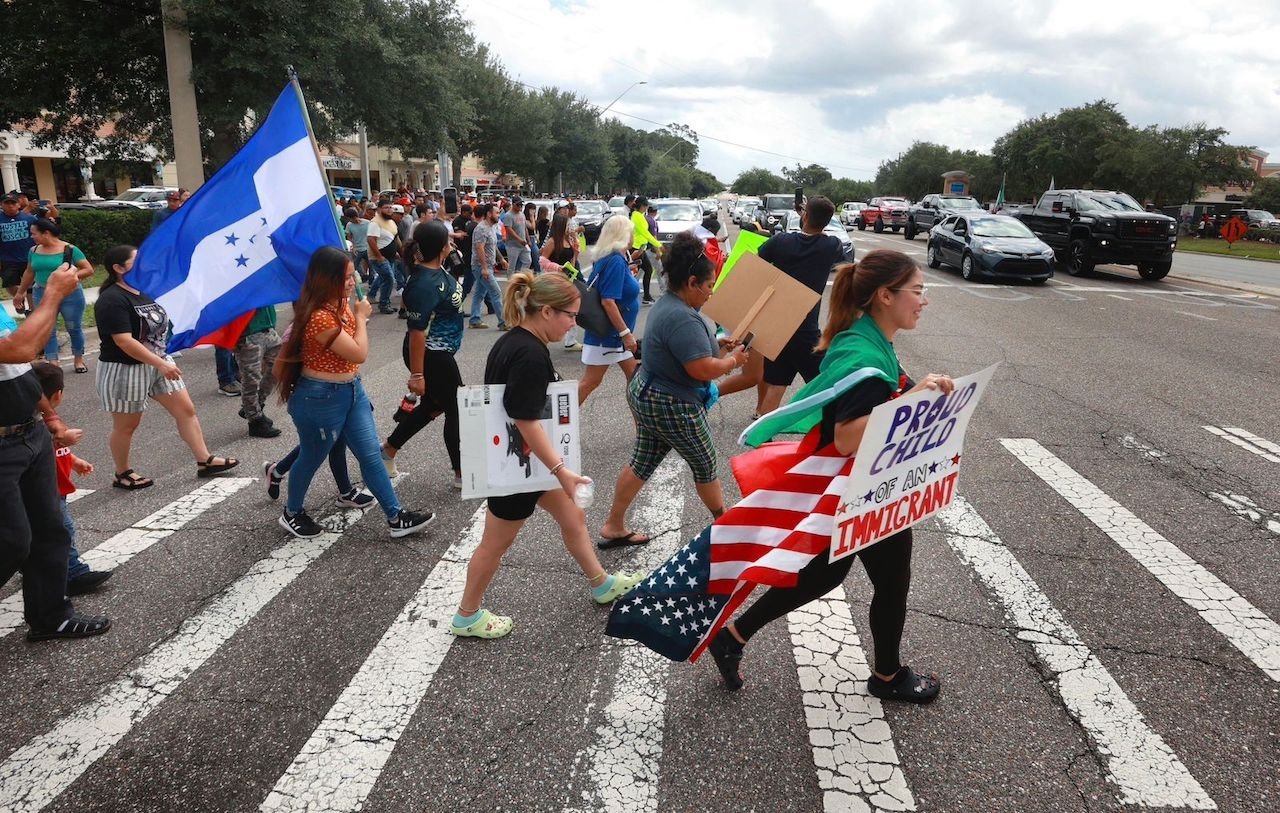 Celebran «día sin inmigrantes» en Florida para protesta por nuevas restricciones