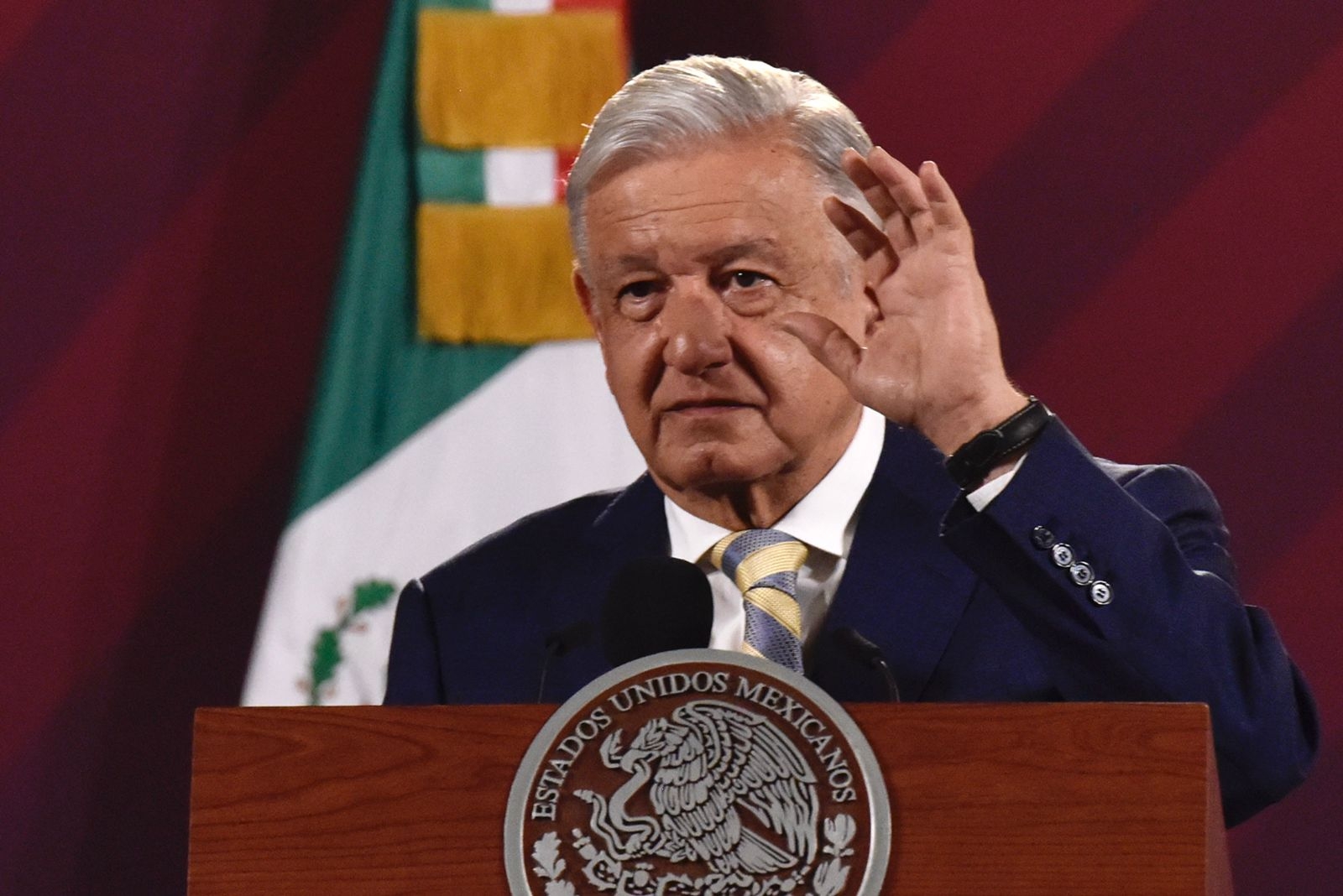 AMLO se reunirá mañana con consejeras «para iniciar una etapa nueva» con el INE