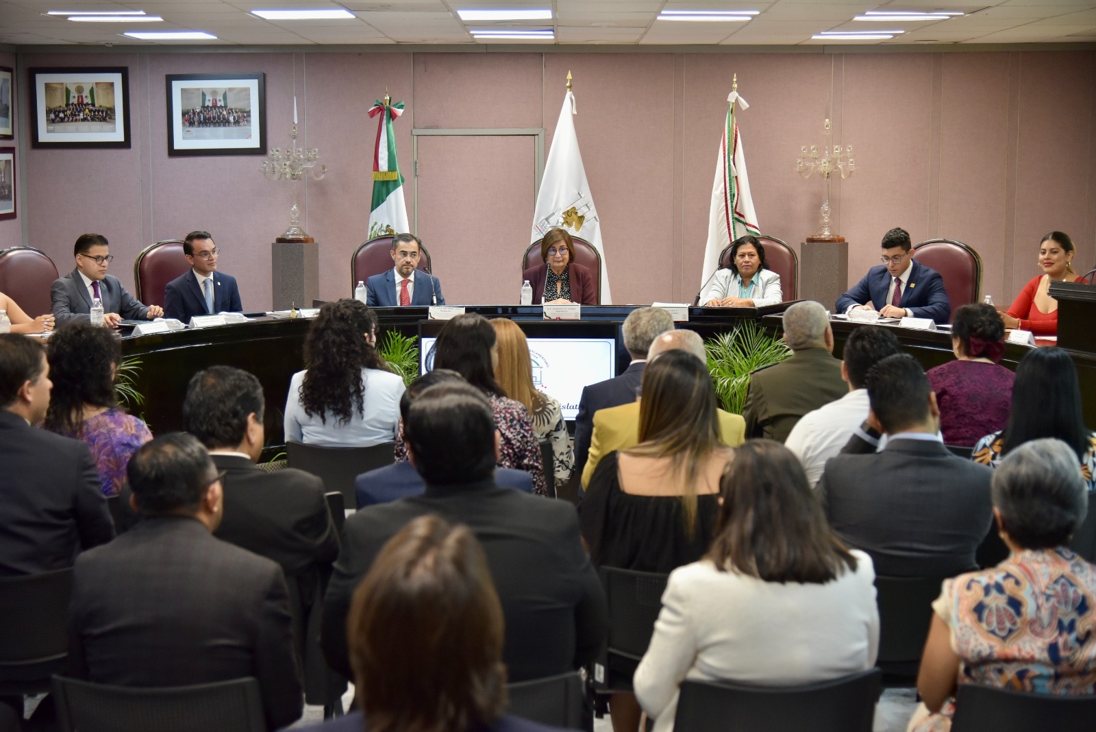 Celebra Presidenta del Congreso 4° aniversario del Semillero de Derecho de la UV