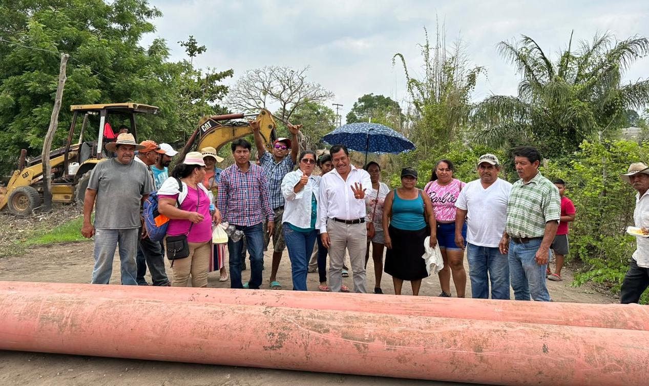 Ante indiferencia de autoridades, pobladores realizan obras prioritarias con el respaldo de Maleno Rosales