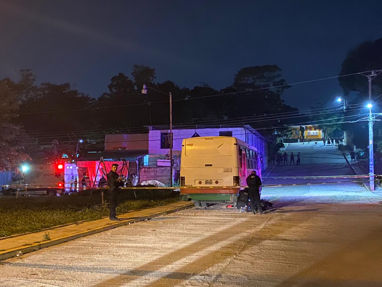 Luego de ser perseguido, ultiman a balazos a un masculino en la colonia Miguel Alemán de Acayucan.