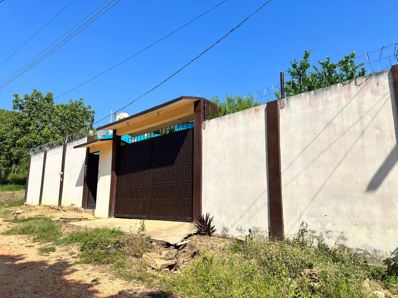 Atacan a balazos vivienda en colonia el Roblar de Acayucan.