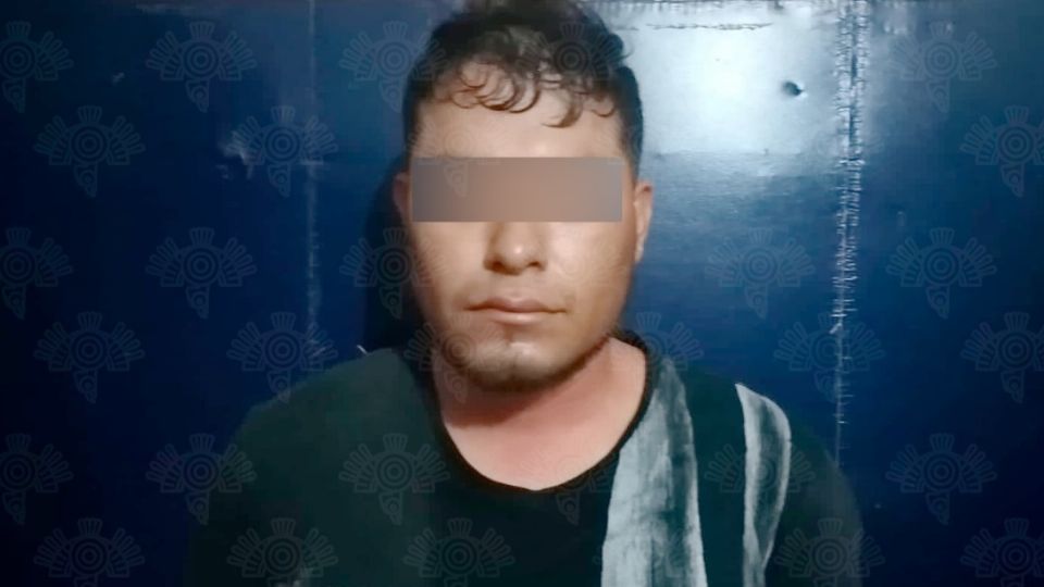 Puebla: detienen a un hombre con una camioneta robada y con una AK-47