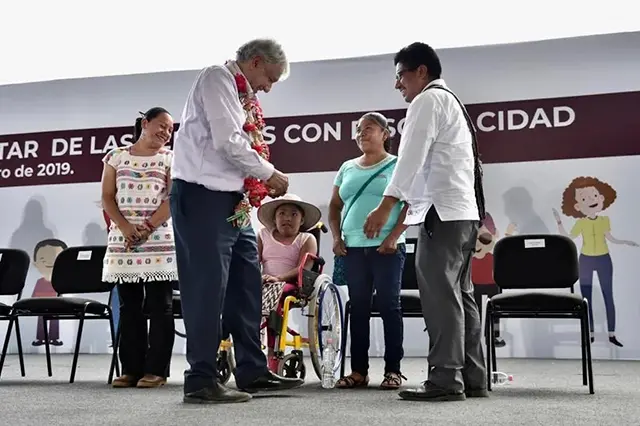 Veracruz le cumple a AMLO; pondrá 290 mdp para pensiones de discapacidad