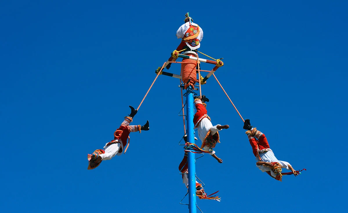 Seguro para Voladores de Papantla sigue en el aire; piden no olvidarlo